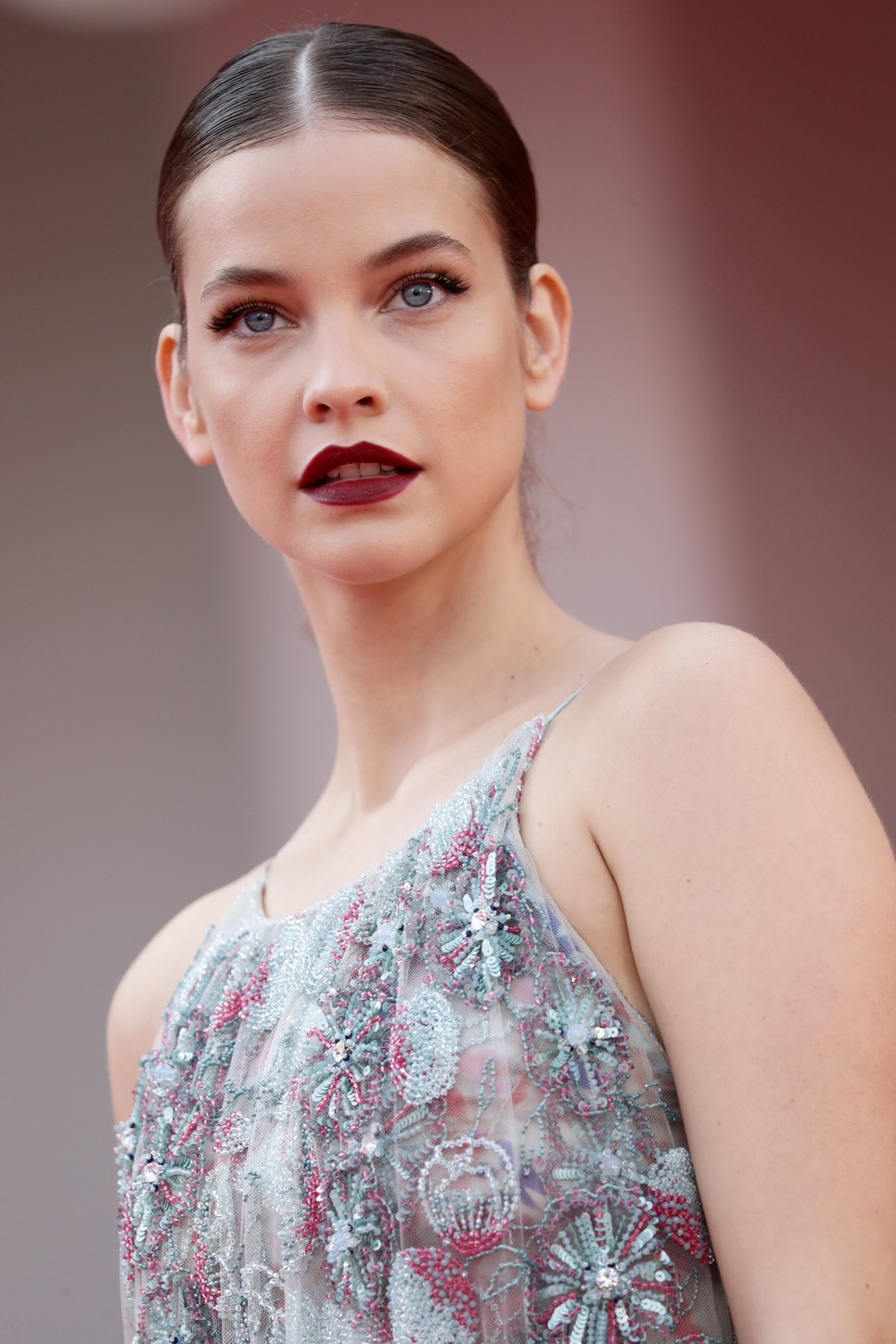 Palvin Barbara bebizonyítja, hogy az XXL fonás az ősz legmenőbb frizurája