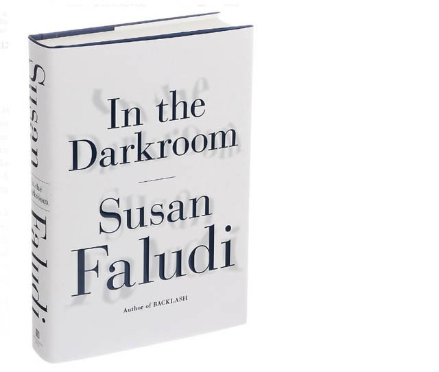 Susan Faludi In the Darkroom, transznemű apa