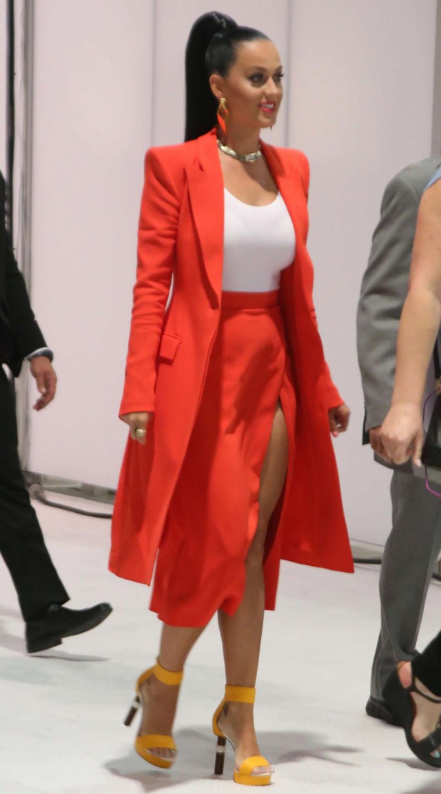 katy perry, orlando bloom, szexi, szivarsarok, kosztüm