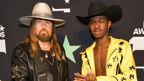 Coming out-olt az `Old Town Road` énekese