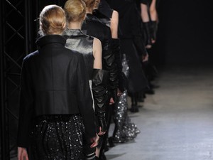 Botrány: Kórházak előtt vadásznak étkezési zavaros lányokra az ügynökök