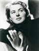 Ingrid Bergman a természetesség híve volt, ezért meglepő módon csak akkor viselt sminket, ha felkérték egy szerepre. Azért a furcsa trükkök őt sem kerülték el, hiszen pár centit kiborotvált a hajvonalából, hogy homloka nagyobbnak tűnjön. A kor szépségideálja volt a magas homlok, így nem ő volt az egyetlen, aki behódolt ennek a furcsa hóbortnak.