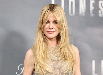 Laza glam: A Nicole Kidman-féle természetesen leomló, laza tincsek kötetlen, mégis rendkívül nőies megjelenést kölcsönöznek.