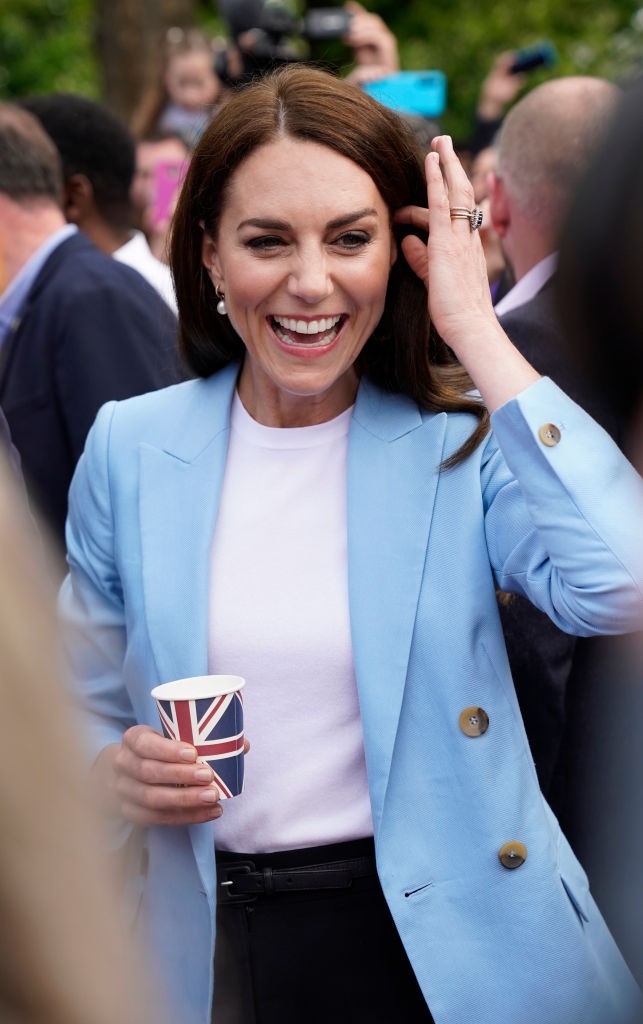 Katalin hercegnének az égszínkék is jól áll