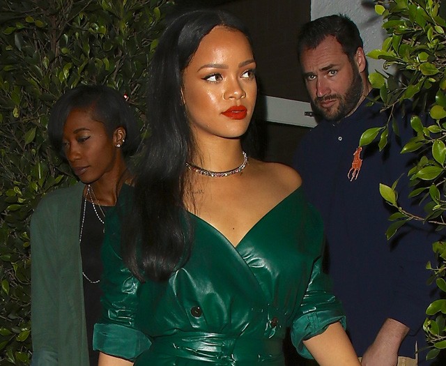 rihanna, nina ricci, kabátruha, utcai stílus