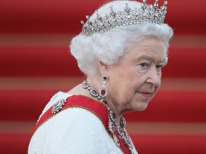 Tragédia történt, Erzsébet királynő gyászol