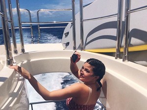 Milyen fürdőruhát viselsz idén? Megmutatjuk a sztárok kedvenceit!