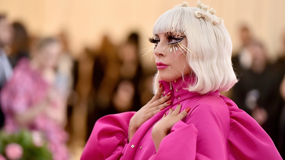 Lady Gaga eklektikus stílusának köszönhetően Harley Quinn szerepére akár a személyes ruhatárából is öltöztethetnék