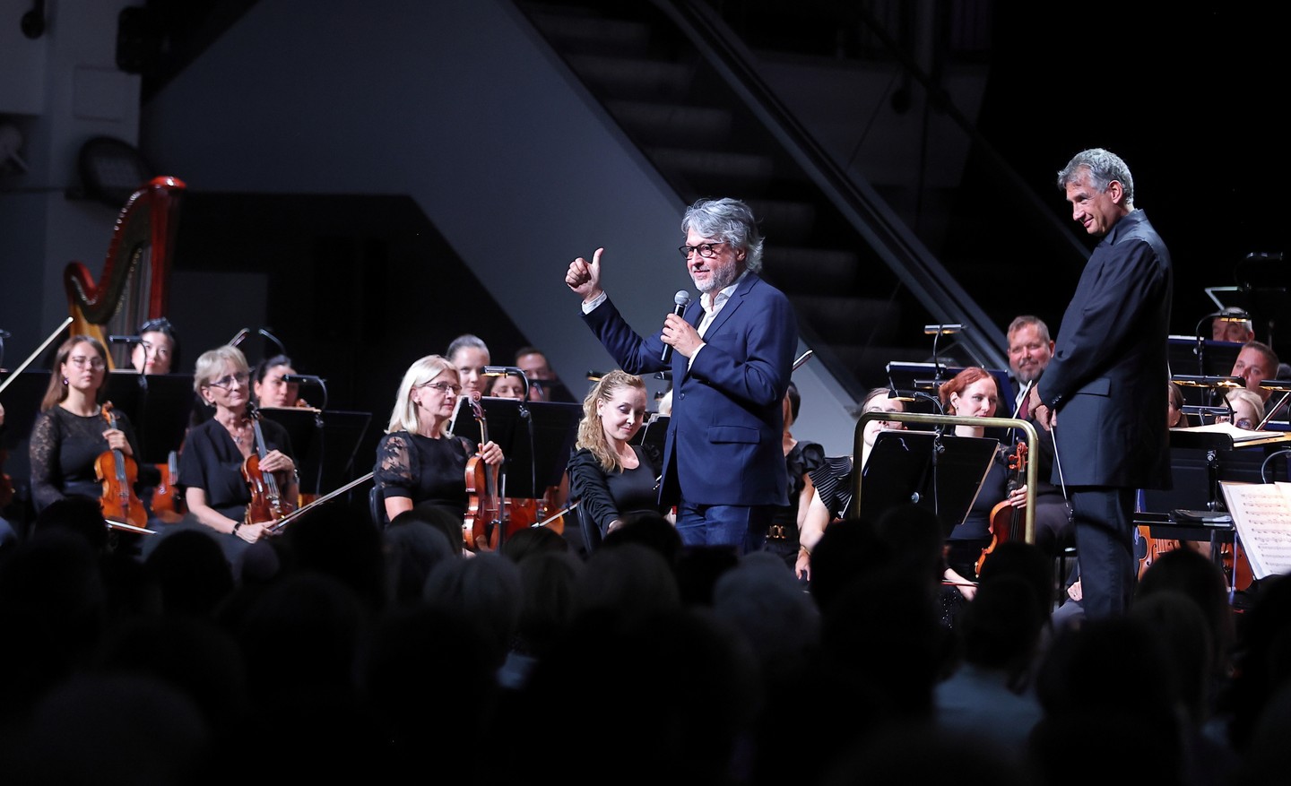 Közel hatszáz néző előtt muzsikált a Győri Filharmonikus Zenekar a győri Vásárcsarnokban fotó: MekliZ Fotóstúdió 