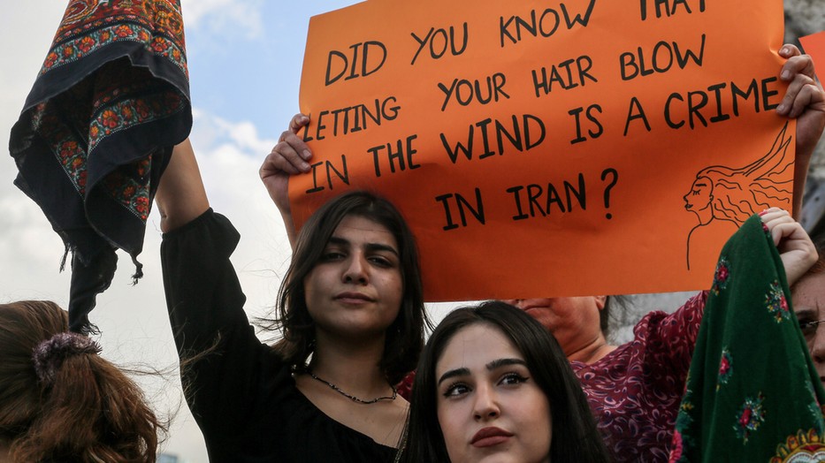 „Tudtad, hogy Iránban bűnnek számít, ha kiengeded a hajad a szélben?” | picture alliance