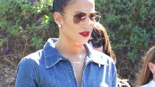 Jennifer Lopez stílusos 70` overálja