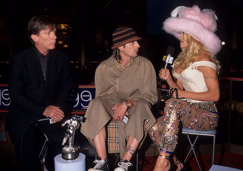 Pamela Anderson MTV Video Music Awards-on, 1999-ben