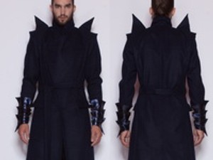 Alien-ruhák Mojzes Dórától