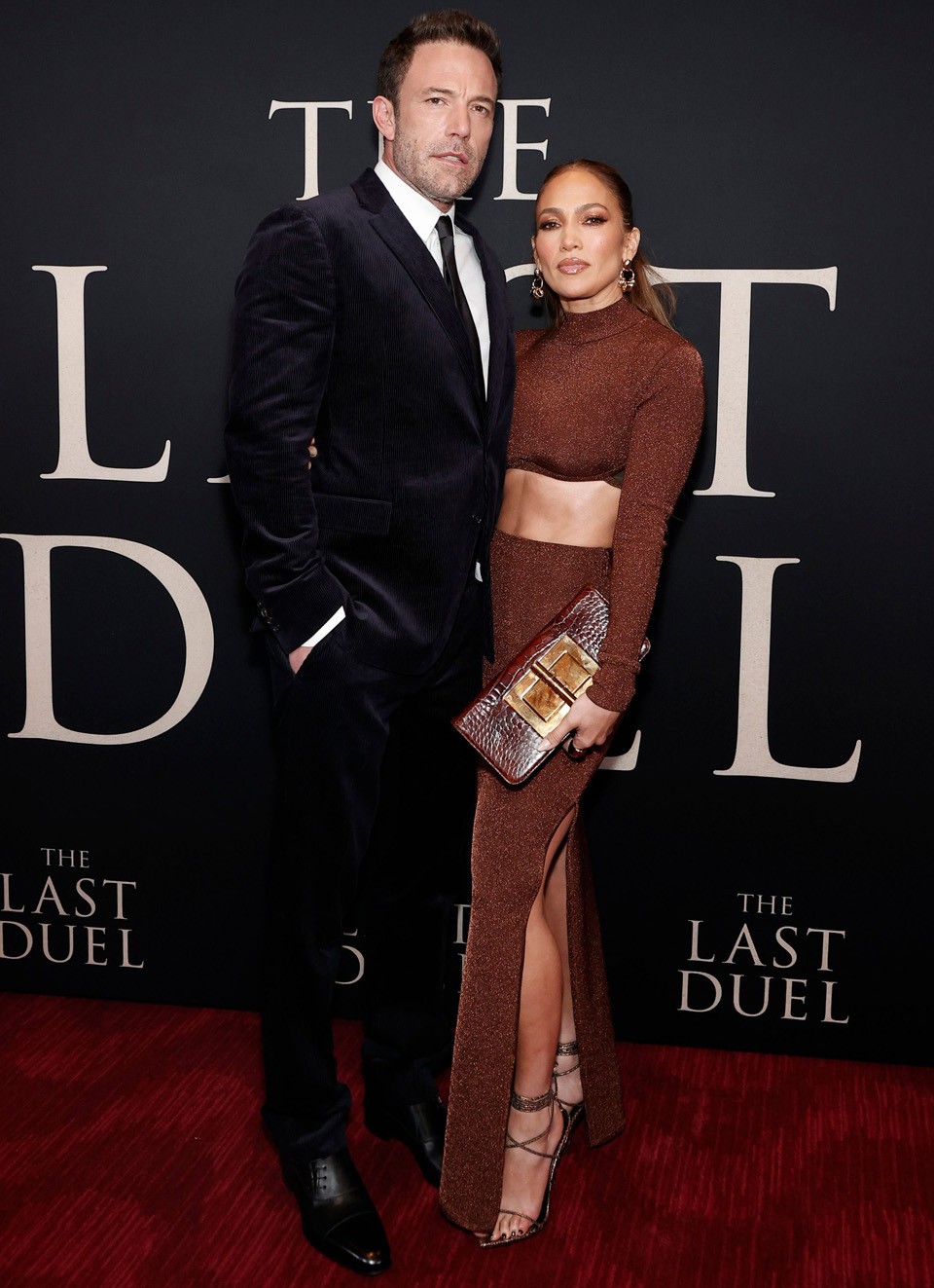  Jennifer Lopez hasvillantós ruhája egy Hervé Leger darab, Ben Affleck egy Ralph Lauren öltönyben érkezett a premierre