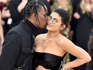 Kylie Jenner és Travis Scott egy közös villát vettek, az árát pedig kiolvasni is nehéz