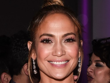Jó ég, milyen szexi Jennifer Lopez ebben a ruhában