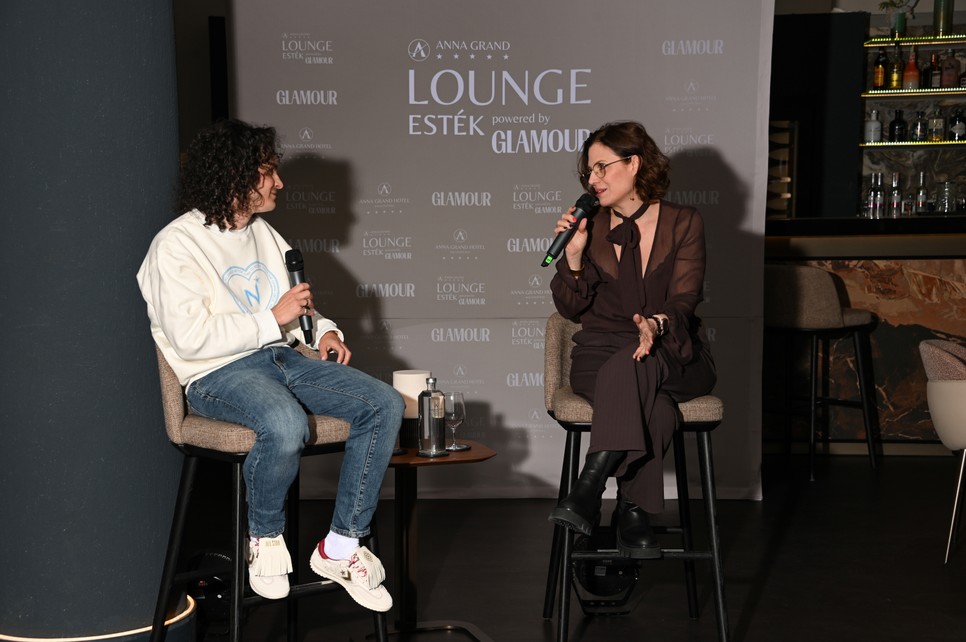 Szinetár Dóra Jászai Mari-díjas színésznő és énekesnő volt az Anna Grand Lounge esték powered by GLAMOUR beszélgetéssorozat vendége