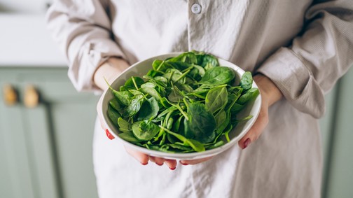 Megjött és most folyton fáradt vagy? Ezeket az ételeket edd a menstruációd alatt a dietetikus szerint