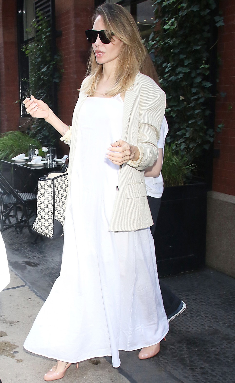 Angelina Jolie már korábban is bemutatta kedvenc Christian Louboutin cipőjét