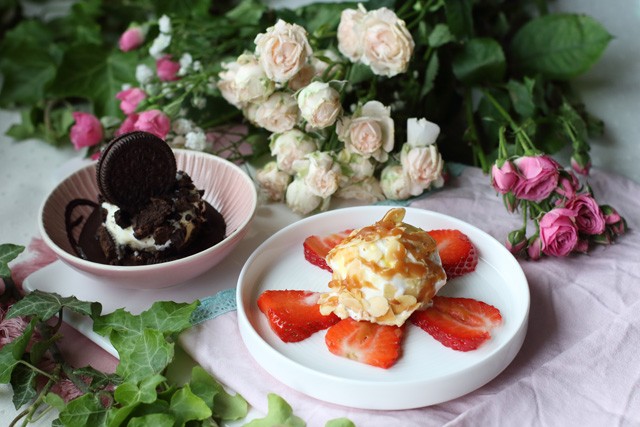 Oreós és epres házi fagyikehely