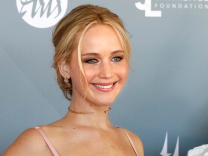 Koszos köröm, kibuggyanó melltartó - Jennifer Lawrence még így is cuki