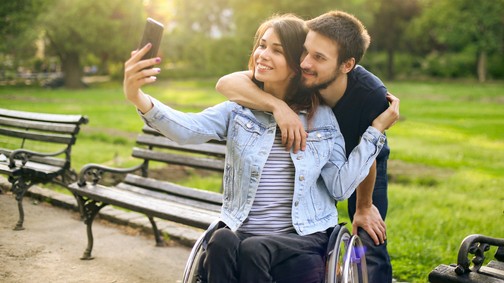 „Hatalmas tévhit, hogy nekünk bárki jó" - ilyen kerekesszékes nőként Tinderezni - 2. rész