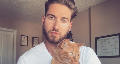 Videó! Megőrülsz ettől a macskájával súlyzózó pasitól!