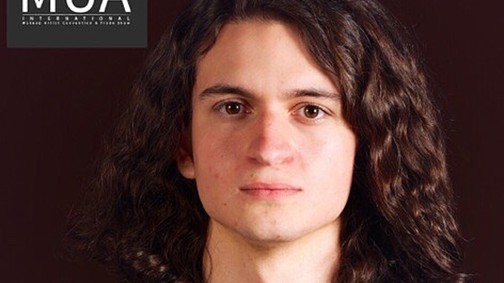 Félelmetes! Ez a férfi Ursulává sminkelte magát!