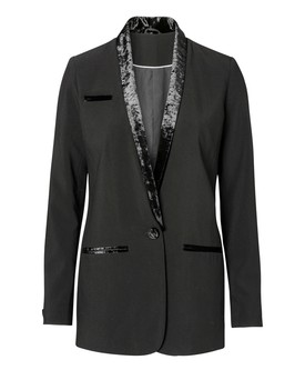 Ha este vetnéd be az új, csipkés ruhádat, mert mondjuk színházba mész, cseréld a bőrdzsekit erre a gyönyörű, szmokingszerű blézerre. C&A 11990 Ft