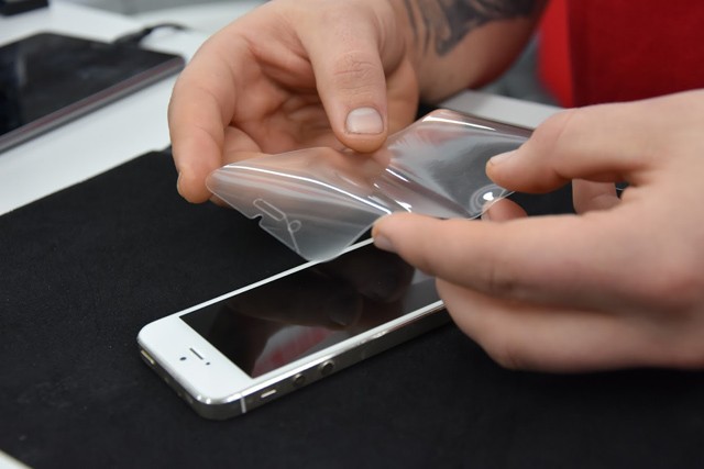 Gazdálkodj a drága telefonoddal okosan! Avagy egy fólia mind felett!