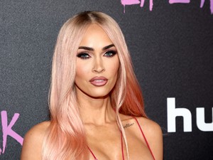 Ez tényleg Megan Fox? Rá sem ismertünk a pucérruhás fotóján!