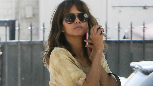 Halle Berry bevállalta a nyár hajtrendjét!