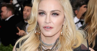 Madonna annyira tróger, hogy az már fáj