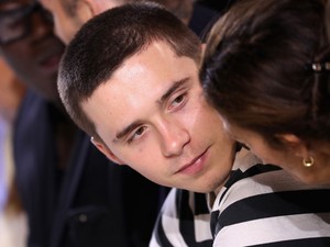 Brooklyn Beckham a Csengetett, Mylord? sofőrének öltözött