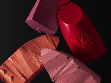 Pénisszel reklámozza a NARS új rúzsát