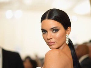 Kendall Jenner meztelenruhája a legtitokzatosabb, amit valaha láttunk