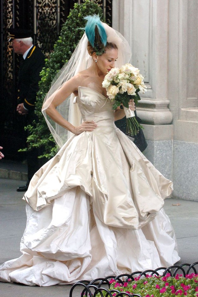 Carrie Bradshaw Vivienne Westwood menyasszonyi ruha
