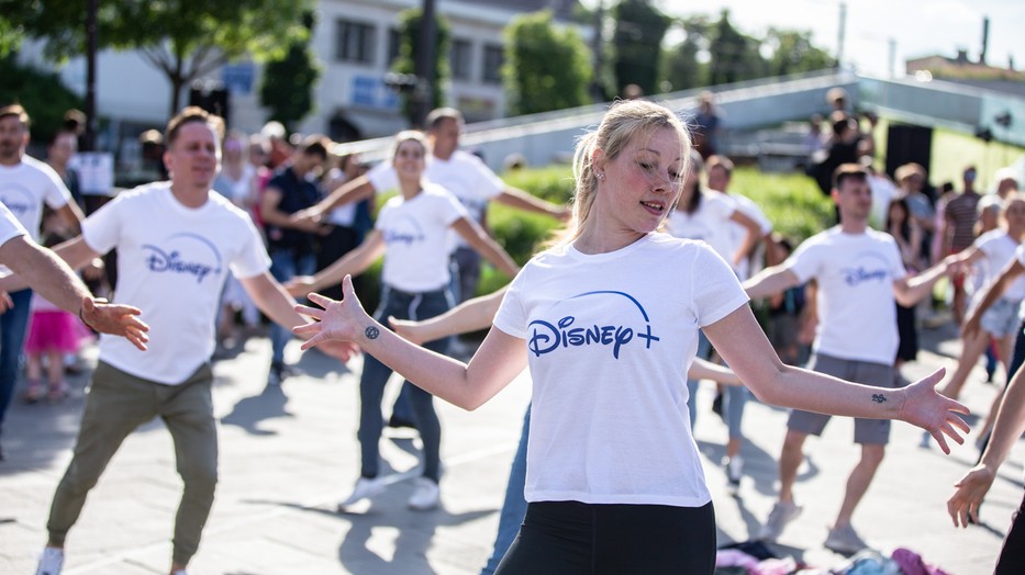 Egy pillanat alatt közönséggé változott a forgalmas budapesti csomópont, a Széll Kálmán tér ("lánynevén" Moszkva tér)