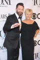 Hugh Jackman és Deborra-Lee Furness: Hugh és Deborra 17 éve él boldog házasságban, és két gyermek adoptálásával bővítették családjukat.