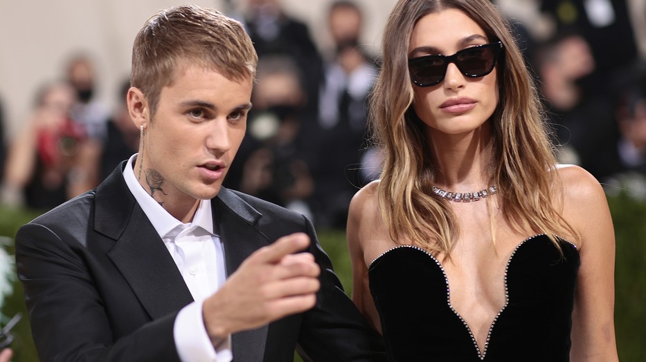 Justin Bieber és Hailey Bieber feltekerték a stílusmérőt a Met gálán