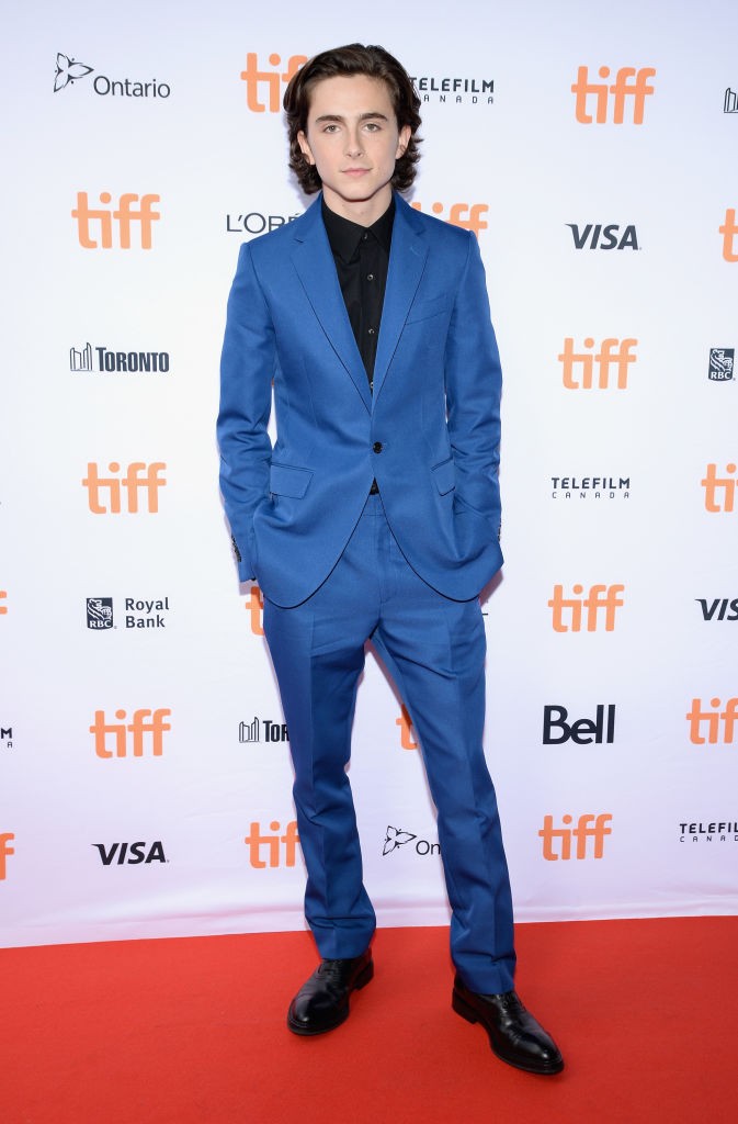 A 2017-es Toronto International Film Festival vörös szőnyegén kék öltönyben pózolt a kameráknak. 