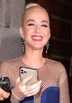 Ha valakinek igazán furcsa hobbija van, az Katy Perry! Az énekesnő hírességek haját gyűjti, saját bevallása szerint van tincse Taylor Swiftől és Miley Cyrustól, és még rengeteg pályatársától. Elképzelésünk sincs, mihez kezd ezzel a gyűjteménnyel, de ő nagyon izgalmasnak tartja a hobbiját