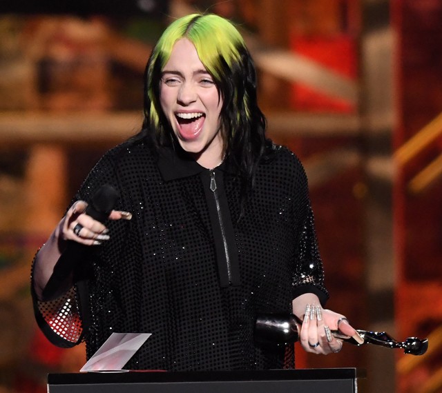 Optikai illúzió: Billie Eilish cipőjének színét találgatja a fél világ