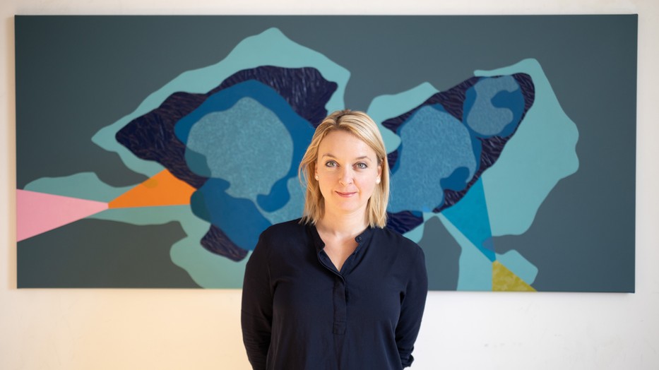 Absztrakt festmények, design kollaborációk és gyerekkönyvek – less be Barabás Zsófi világába