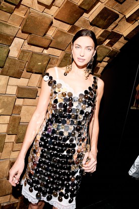 Irina Shayk a H&M és a Rabanne kollaborációját bemutató partin