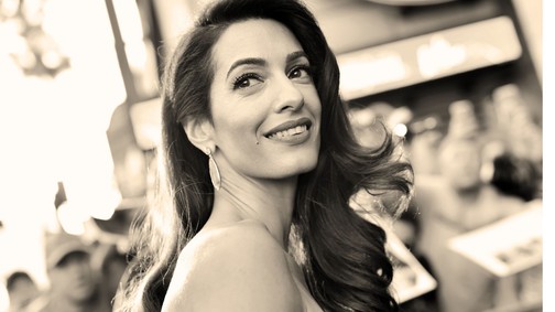 George Clooney felesége folyamatosan tarol! De mi a titka Amal Clooney sikerének? Divatszakértő elemezte a stílusát