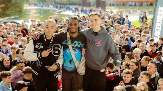 Több ezres sorok a Millenárison, világhírű sneaker legendák és extrém sneakerek: ilyen volt a Sneakerness Budapest 2024