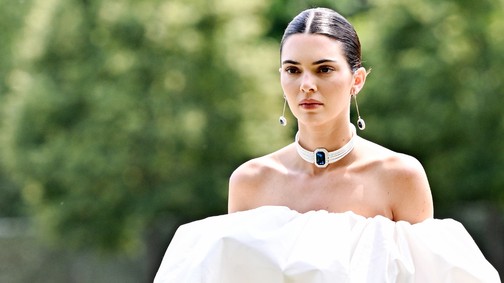 Kendall Jenner meztelenruhája pucérabb már nem is lehetne