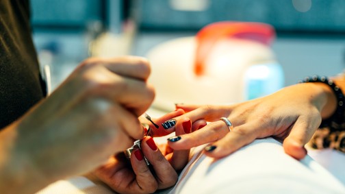 Szörnyen jó manikűr Halloween-re: ezeket a körömtrendeket imádni fogod