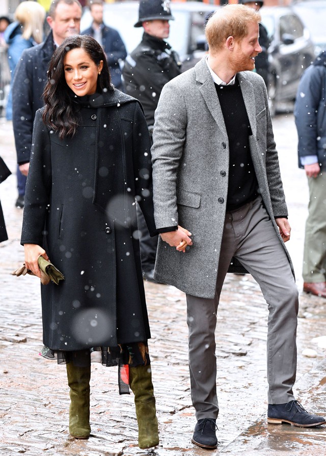 A várandós Meghan Markle-t a szakadó hó sem tartja vissza: ebben az ultramenő csizmában parádézott